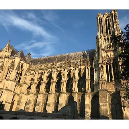 Chez La Reg'- Aux Pieds De La Cathedrale Apartment Реймс Екстериор снимка