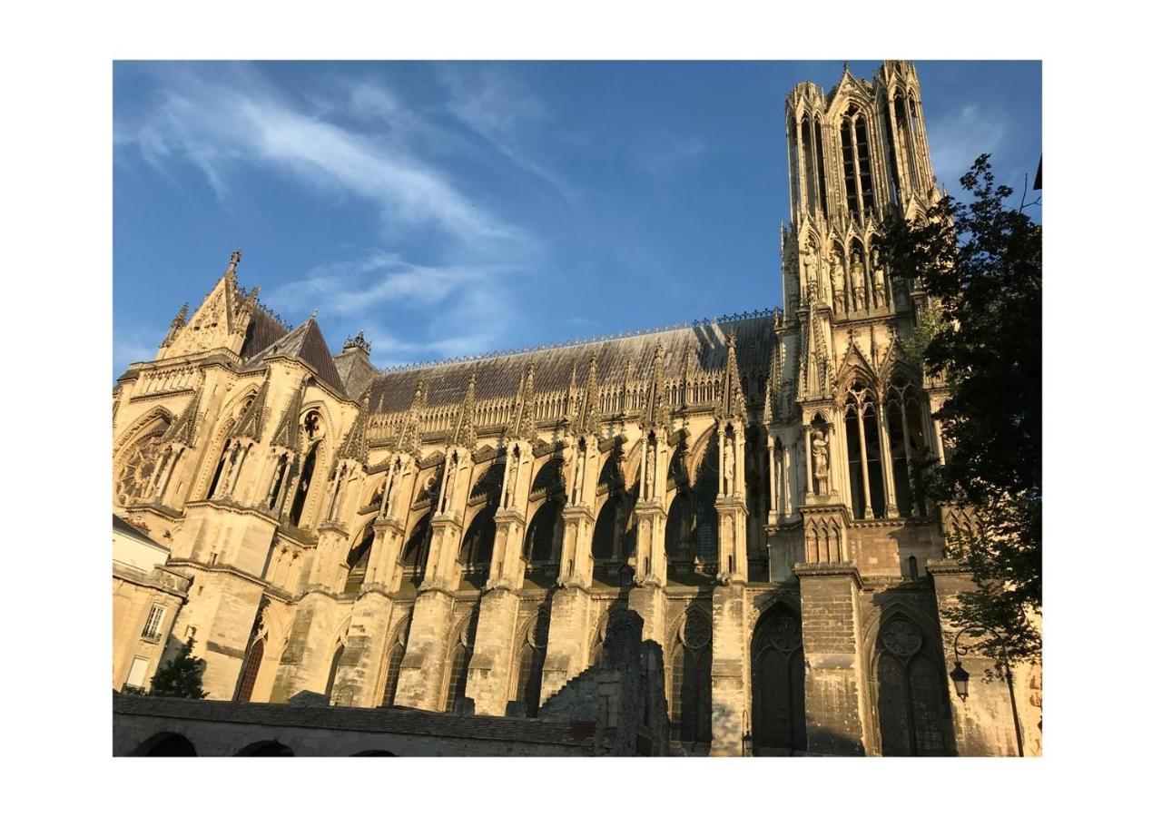 Chez La Reg'- Aux Pieds De La Cathedrale Apartment Реймс Екстериор снимка